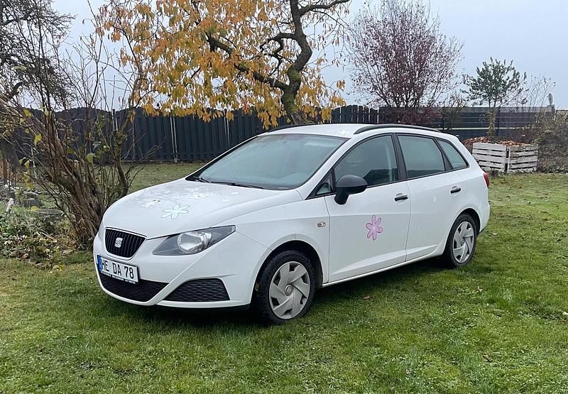 Weiß Gebraucht 2010 Seat Ibiza ST Kombi | 3.800 € - Bild 1/4
