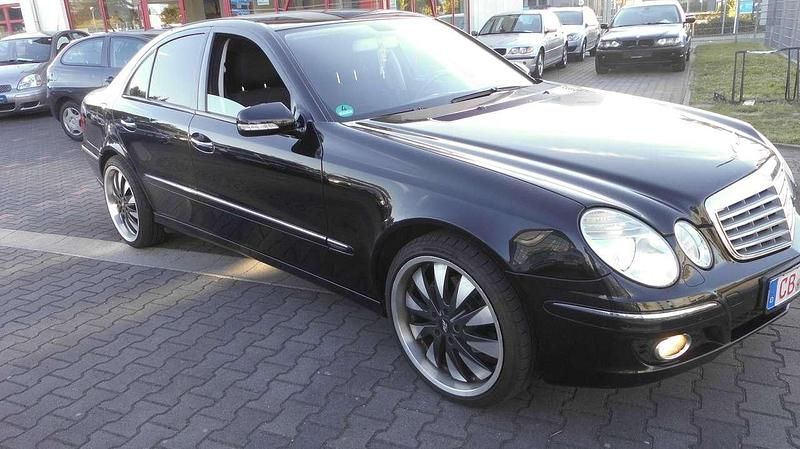 Gebraucht Mercedes E280 Elegance 190 PS (139 kW) 2008 Schwarz Limousine
