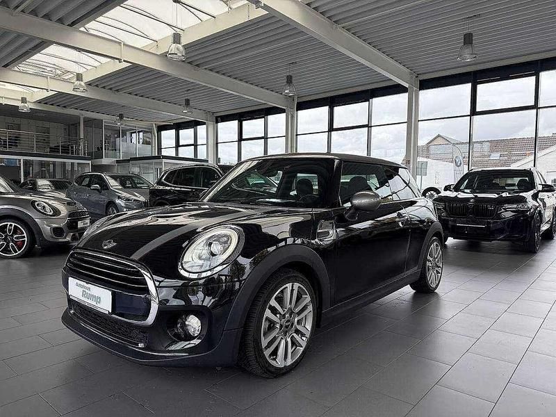 Midnight black metallic Gebraucht 2017 Mini Cooper D Seven Kleinwagen | 16.450 € (Etwas zu teuer) - Bild 1/4