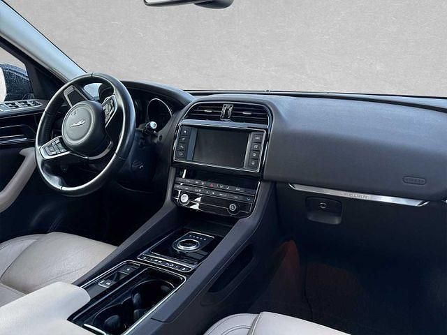 Gebraucht Jaguar F-Pace Prestige 250 PS (183 kW) 2018 Blau (loireblau metallic) SUV