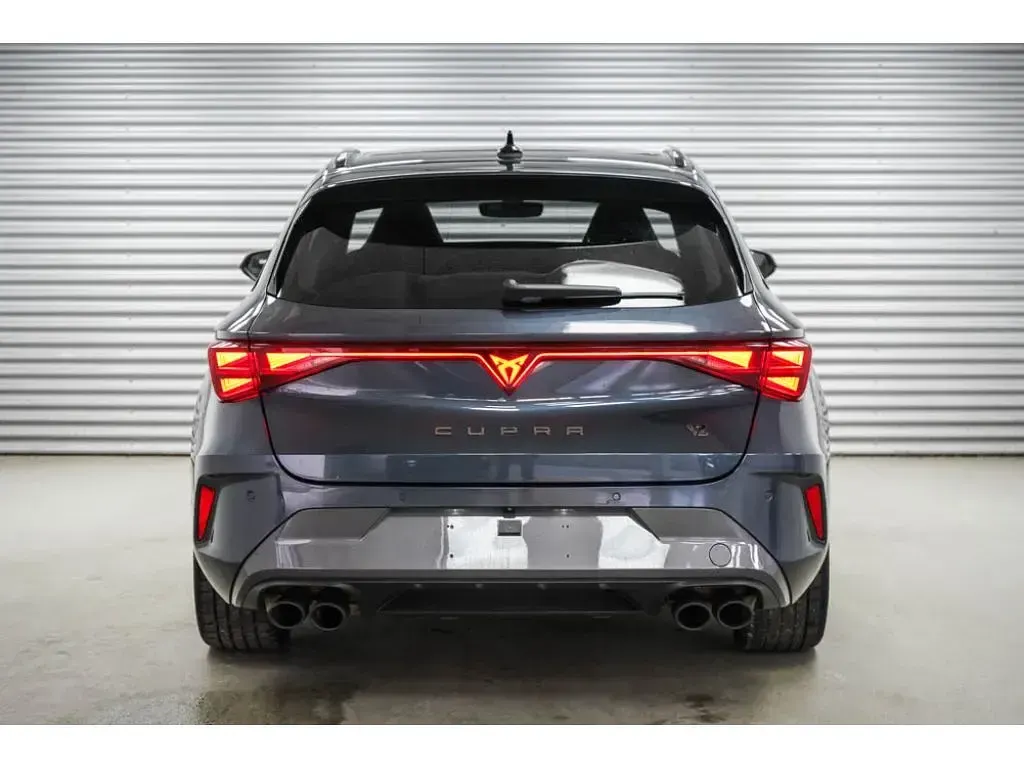 Gebraucht Cupra Leon 333 PS (244 kW) 2025 Magnetic grau metallic (s7) (metallic) Kombi