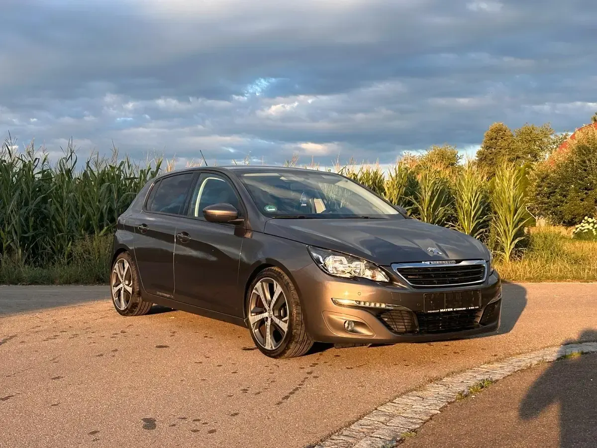 Gebraucht Peugeot 308 Allure 110 PS (80 kW) 2017 Grau Kleinwagen