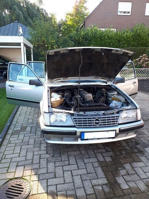 Gebraucht Opel Senator 95 PS (69 kW) 1986 Silber Limousine