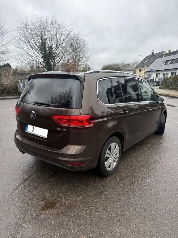 Gebraucht VW Touran Highline 150 PS (110 kW) 2015 Braun Van / Kleinbus