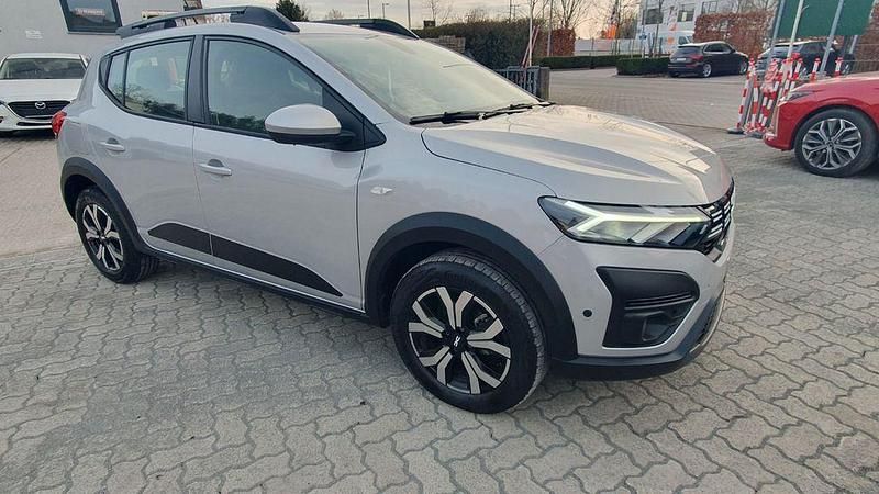 Gebraucht Dacia Sandero Expression 101 PS (74 kW) 2023 Grau SUV