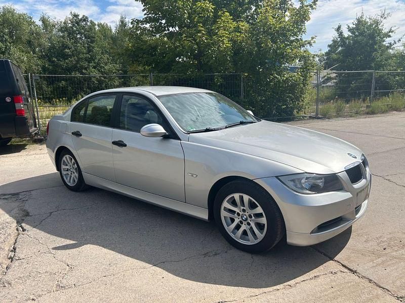 Silber Gebraucht 2006 BMW 318 Limousine | 4.490 € (Fairer Preis) - Bild 1/4