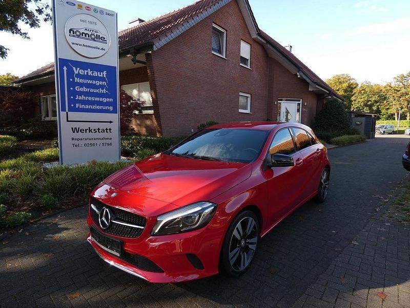 Gebraucht Mercedes A200 Night 136 PS (100 kW) 2017 Jupiterrot Limousine