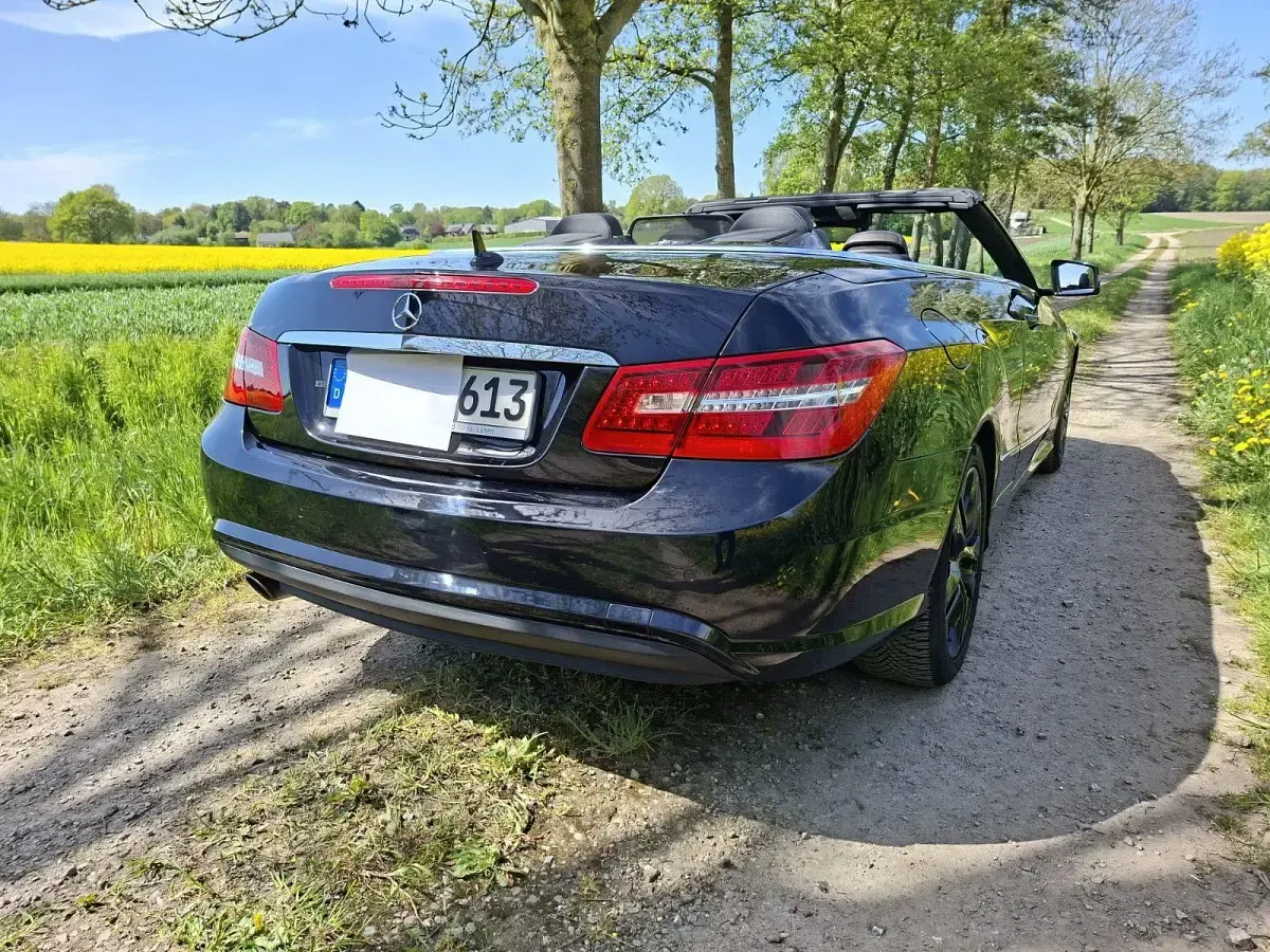 Second-hand Mercedes E250 AMG 204 CP (150 kW) 2013 Negru Cabrio