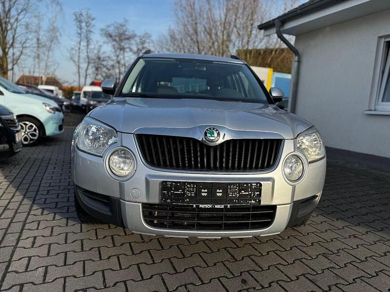 Silber Gebraucht 2012 Skoda Yeti Plus Edition SUV | 5.490 € (Fairer Preis) - Bild 1/4