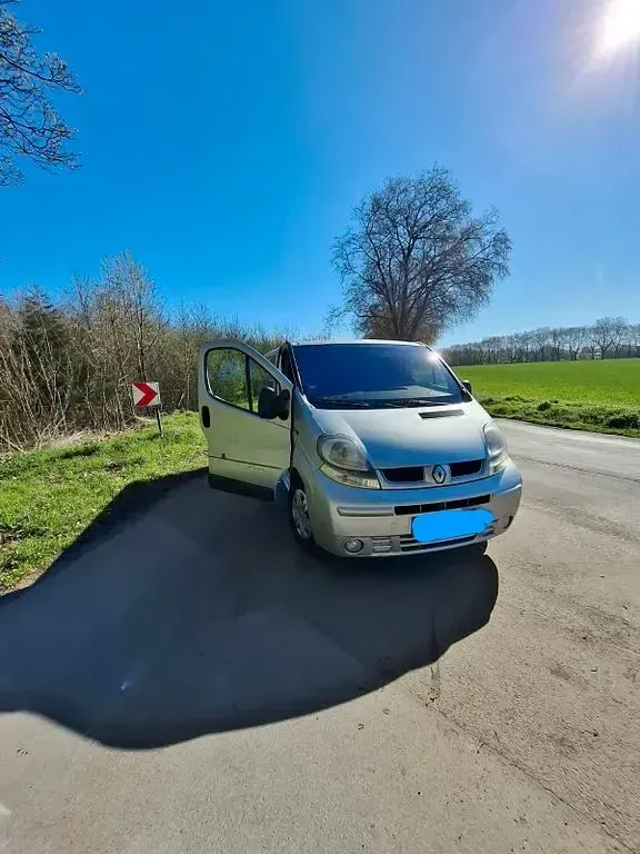 Second-hand Renault Trafic 101 CP (74 kW) 2006 Gri Monovolum