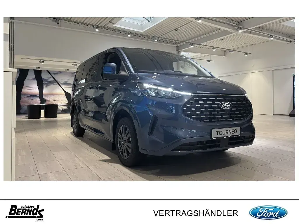 Neu Ford Tourneo Titanium 136 PS (100 kW) 2026 Chrome blue metallic Van / Kleinbus