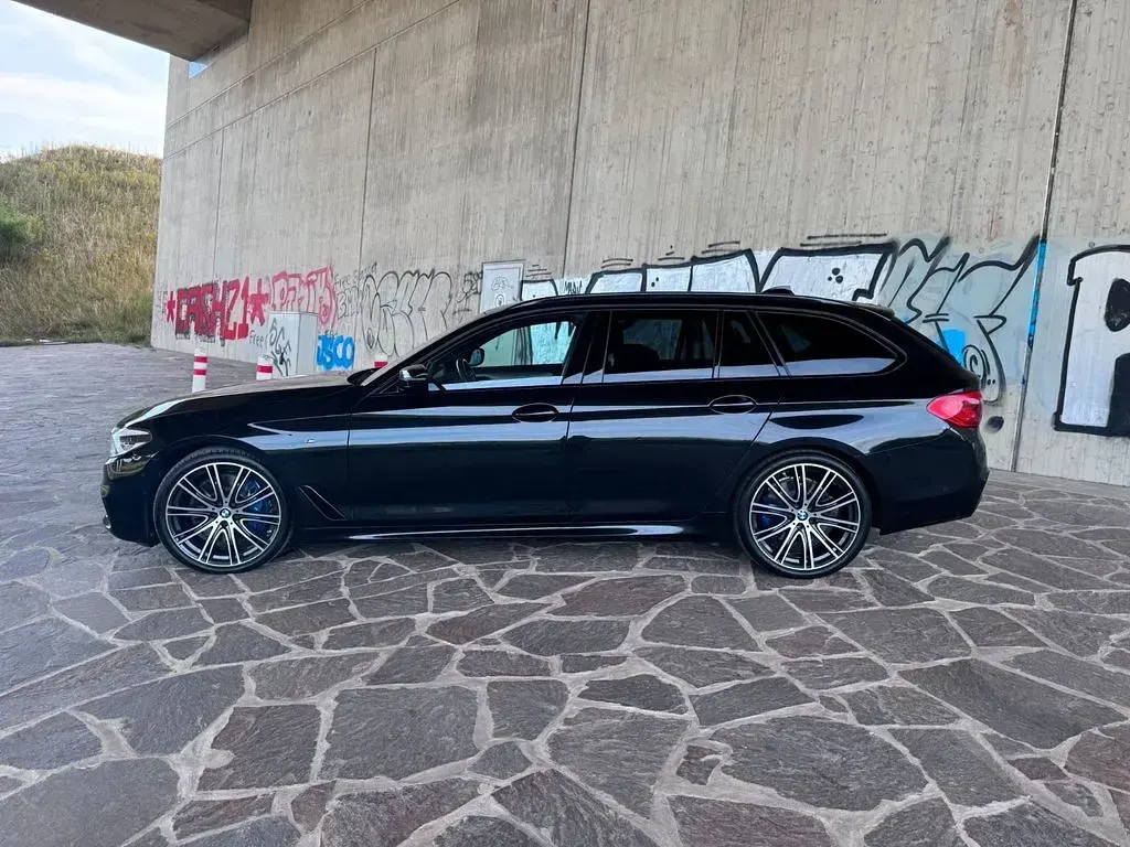 Gebraucht BMW 540 Performance 340 PS (250 kW) 2019 Schwarz Kombi