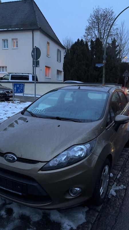 Gebraucht Ford Fiesta 82 PS (60 kW) 2011 Gold Kleinwagen