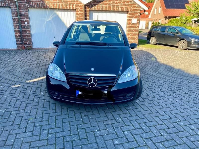 Schwarz Gebraucht 2012 Mercedes A160 Limousine | 5.480 € (Guter Preis) - Bild 1/4