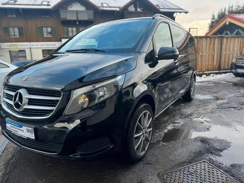Schwarz Gebraucht 2018 Mercedes V250 Edition Van / Kleinbus | 26.100 € (Superpreis) - Bild 1/4