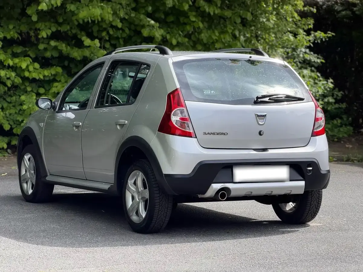 Używany Dacia Sandero Stepway 84 KM (61 kW) 2012 Srebrny SUV