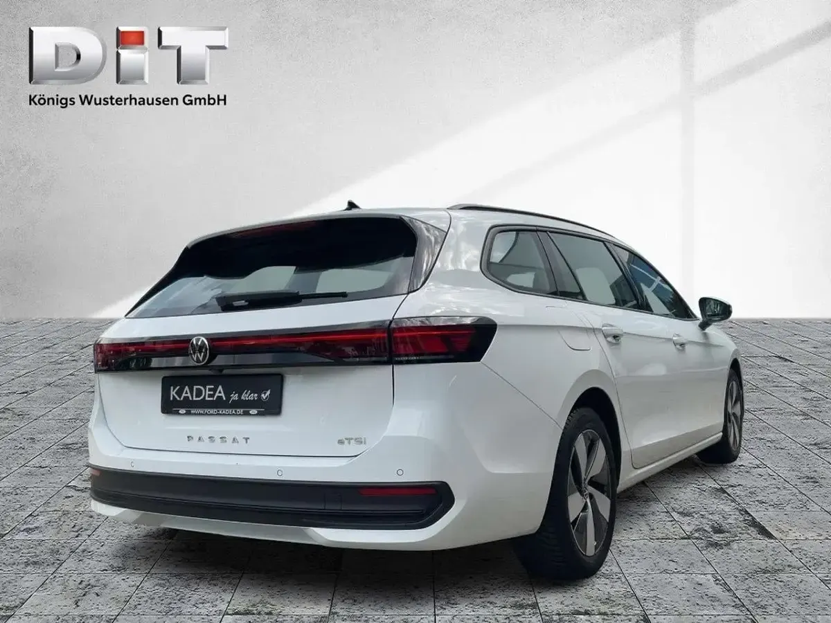 Gebraucht VW Passat 150 PS (110 kW) 2025 Weiß Kombi
