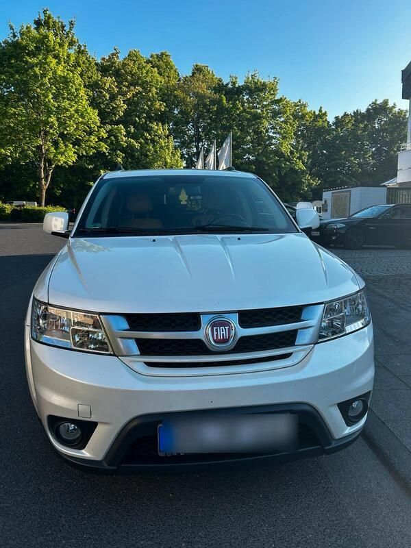 Weiß Gebraucht 2015 Fiat Freemont SUV | 12.500 € (Fairer Preis) - Bild 1/4