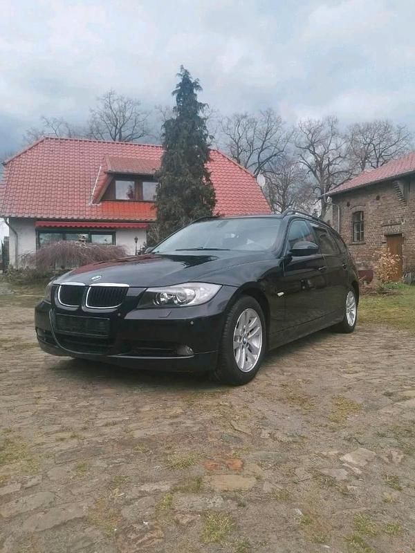 Gebraucht BMW 320 163 PS (119 kW) 2007 Schwarz Kombi