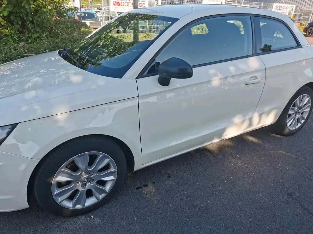 Gebraucht Audi A1 86 PS (63 kW) 2014 Weiß Kleinwagen