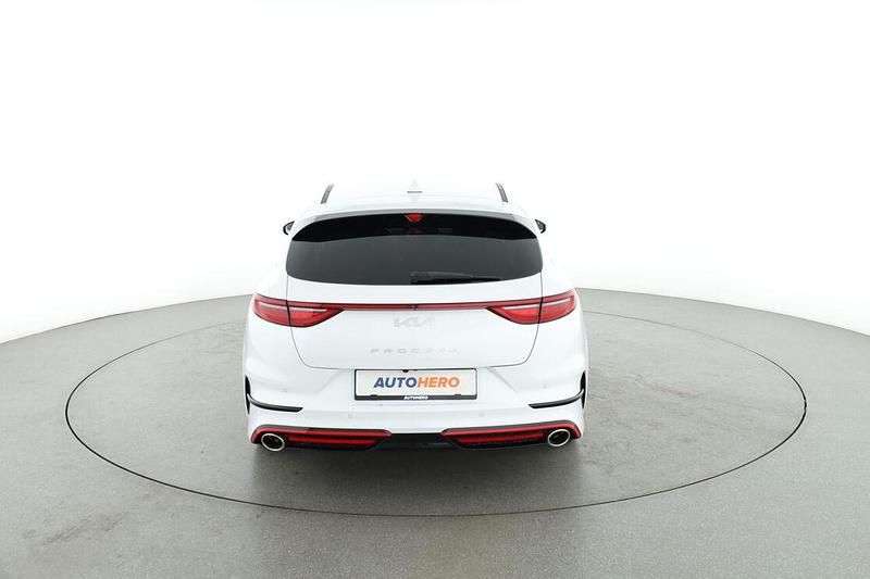 Gebraucht Kia ProCeed GT 204 PS (150 kW) 2022 Weiß Kleinwagen