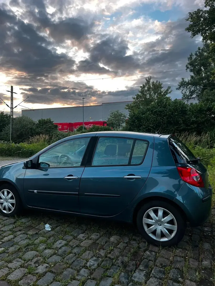 Gebraucht Renault Clio II 88 PS (64 kW) 2006 Blau Limousine