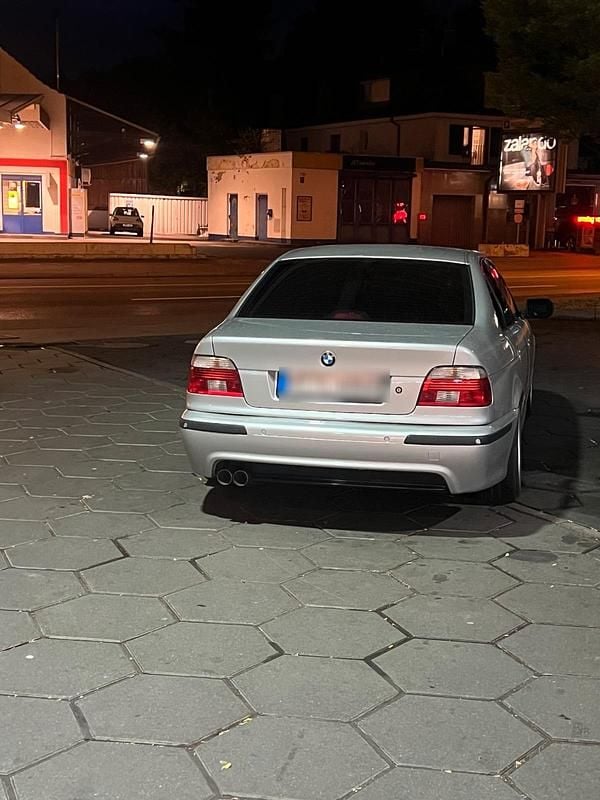 Silber Gebraucht 2001 BMW 530 M Sport Limousine | 5.999 € (Superpreis) - Bild 1/4