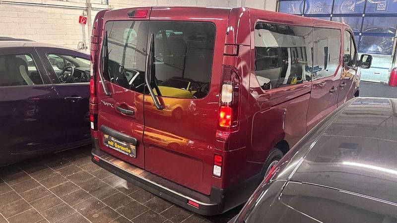 Gebraucht Renault Trafic 150 PS (110 kW) 2022 Rot Van / Kleinbus