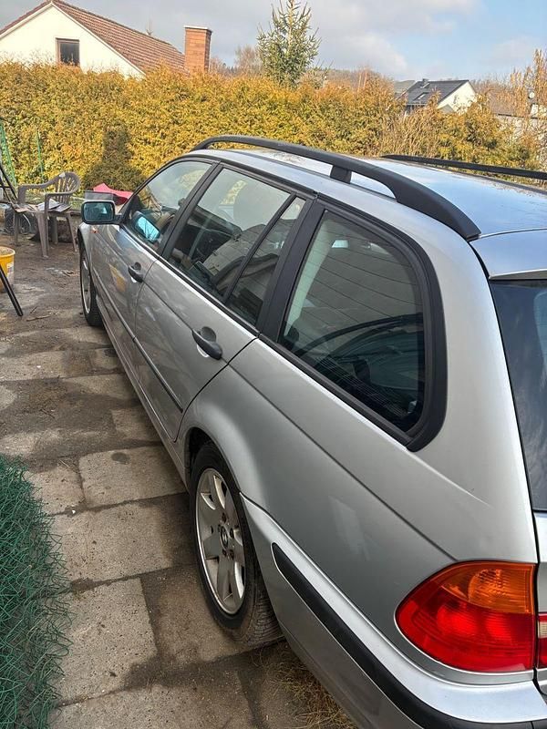 Gebraucht BMW 320 150 PS (110 kW) 2002 Silber Kombi