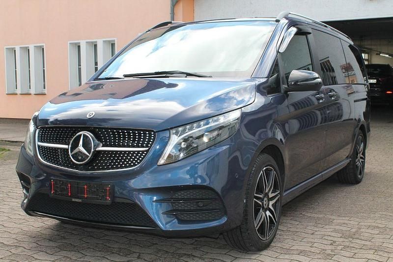 Blau Gebraucht 2023 Mercedes V300 AMG line Van / Kleinbus | 56.950 € (Guter Preis) - Bild 1/4
