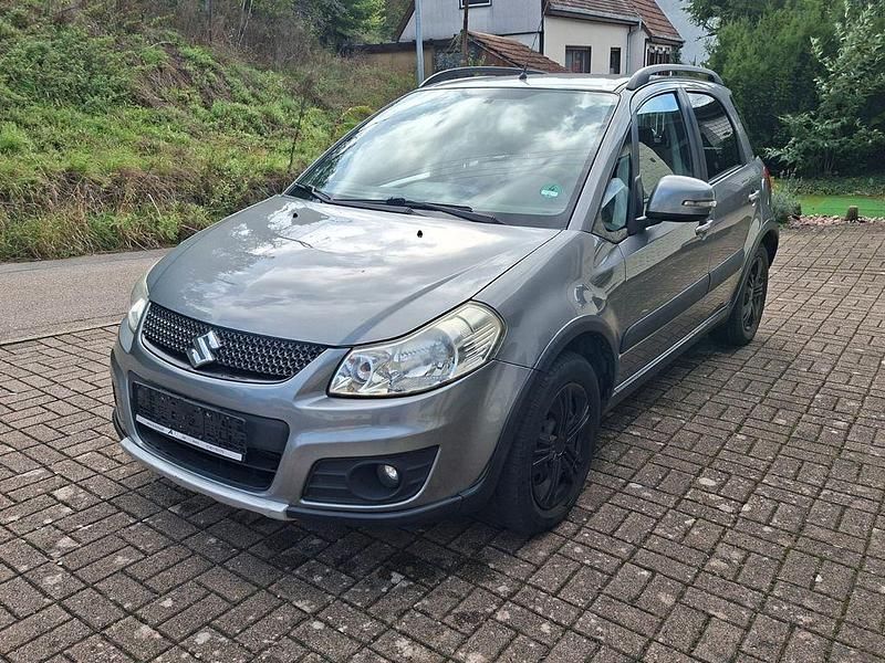 Grau Gebraucht 2012 Suzuki SX4 Style Limousine | 5.800 € (Fairer Preis) - Bild 1/4