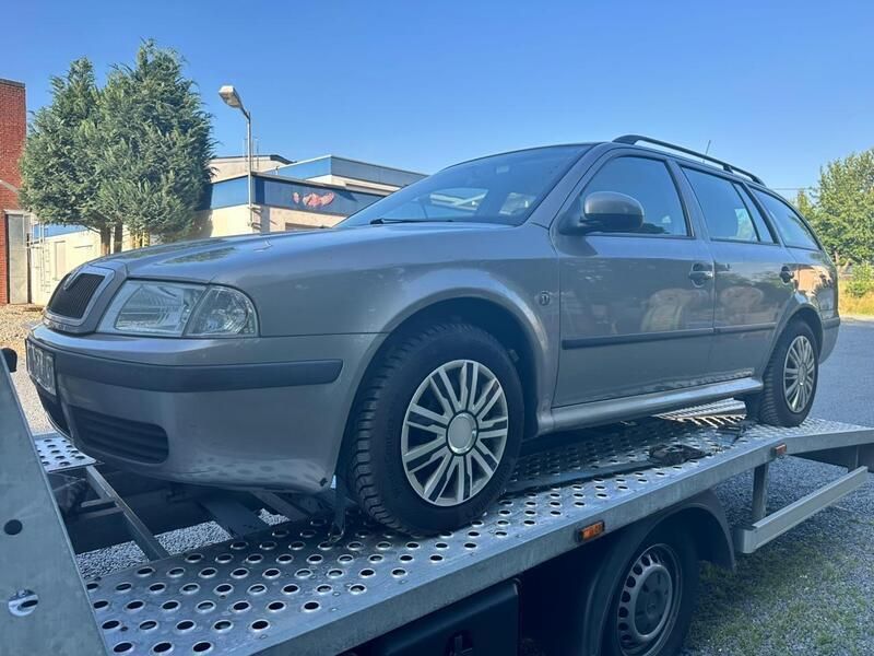 Gelb Gebraucht 2010 Skoda Octavia Kombi | 2.399 € (Superpreis) - Bild 1/4