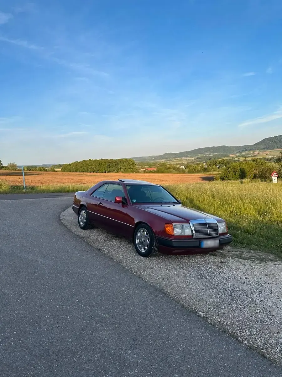 Second-hand Mercedes E300 180 CP (132 kW) 1992 Roșu Coupe