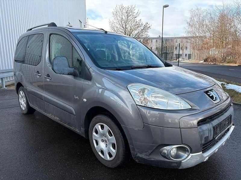 Gebraucht Peugeot Partner Tepee Family 120 PS (88 kW) 2011 Braun Van / Kleinbus