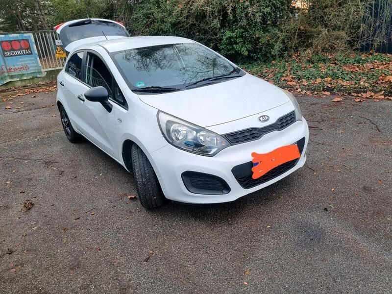 Weiß Gebraucht 2013 Kia Rio 2 Limousine | 3.800 € (Guter Preis) - Bild 1/4