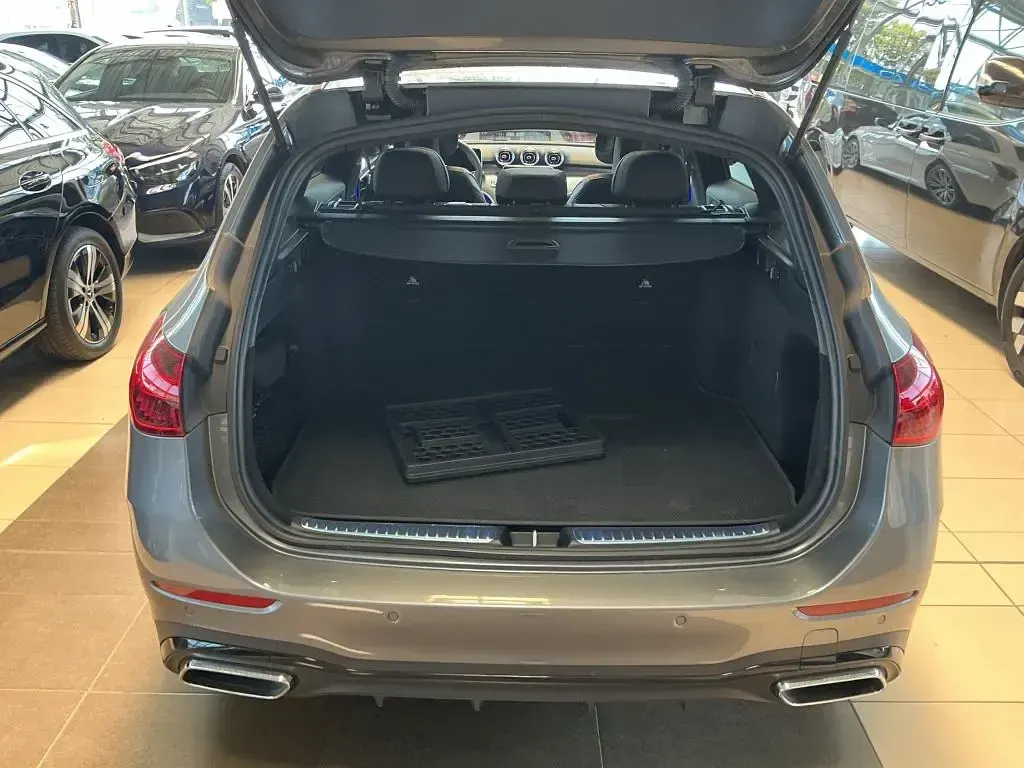 Gebraucht Mercedes 220 197 PS (144 kW) 2025 Grau selenitgrau  metalliclack (metallic) Kombi