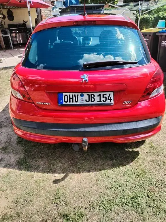 Gebraucht Peugeot 207 Premium 95 PS (69 kW) 2010 Rot Limousine