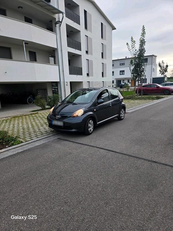 Gebraucht Toyota Aygo 68 PS (50 kW) 2006 Grau Kleinwagen