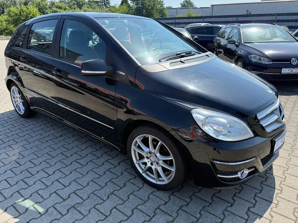 Gebraucht Mercedes B180 116 PS (85 kW) 2010 Schwarz Van / Kleinbus