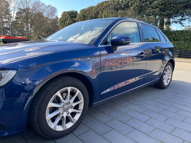 Gebraucht Audi A3 Ambiente 150 PS (110 kW) 2015 Blau Limousine