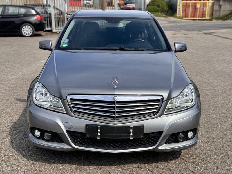 Gebraucht Mercedes C180 156 PS (114 kW) 2011 Silber Limousine