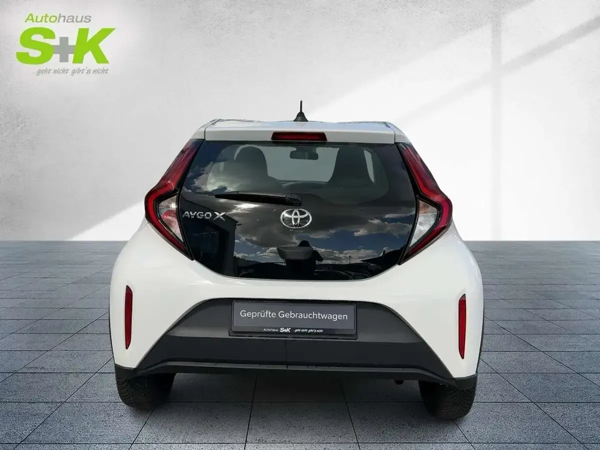 Gebraucht Toyota Aygo X Play 72 PS (52 kW) 2022 Weiß SUV