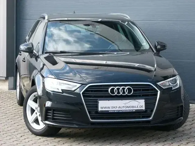 Gebraucht Audi A3 Ambiente 250 PS (183 kW) 2018 Schwarz Limousine