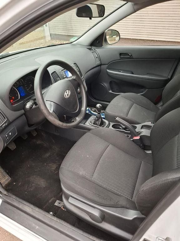 Gebraucht Hyundai i30 Comfort 109 PS (80 kW) 2010 Weiß Limousine