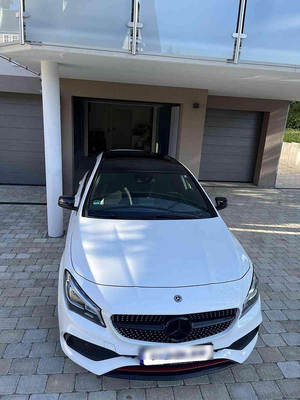Weiß Gebraucht 2018 Mercedes CLA250 Shooting Brake Kombi | 24.000 € (Etwas zu teuer) - Bild 1/4