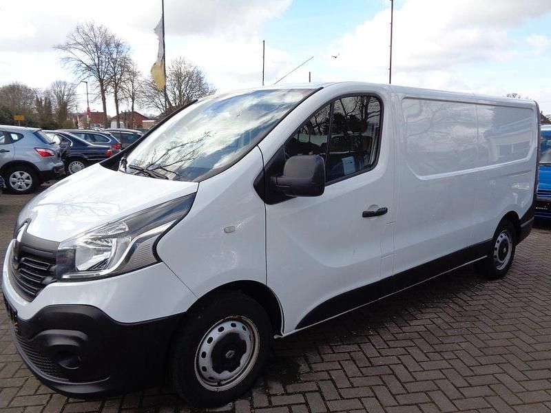 Gebraucht Renault Trafic Komfort 120 PS (88 kW) 2018 Weiß Van / Kleinbus