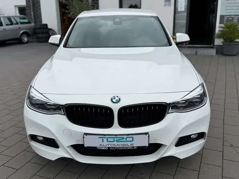 Gebraucht BMW 330 M Sport 252 PS (185 kW) 2018 Weiß Limousine