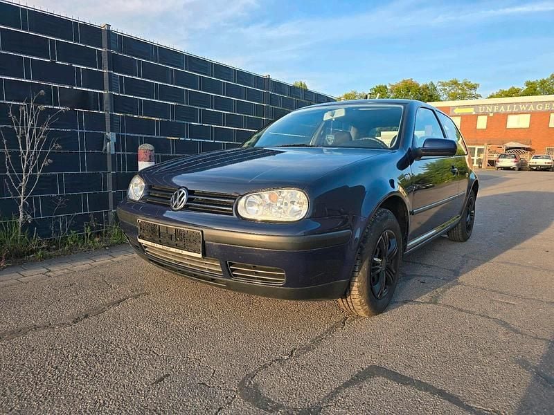 Usata VW Golf IV 75 CV (55 kW) 2000 Blu Utilitaria