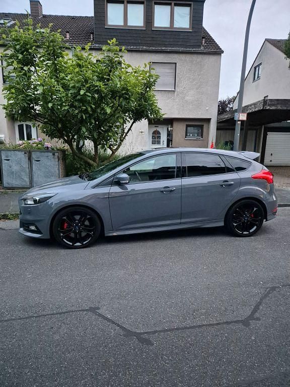 Gebraucht Ford Focus ST 185 PS (136 kW) 2015 Grau Limousine