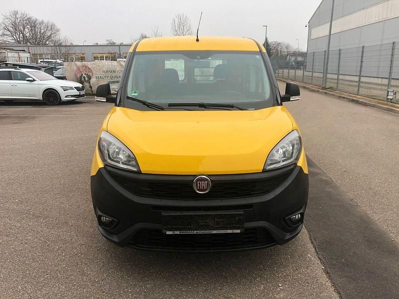 Gebraucht Fiat Doblò 120 PS (88 kW) 2019 Gelb Van / Kleinbus